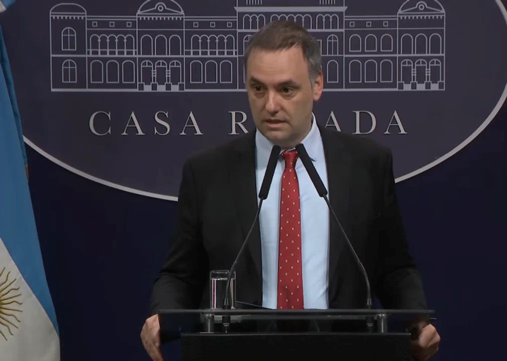 El Gobierno negó que la reforma laboral modifique la Ley de Empleo Público y fijó postura sobre el monotributo