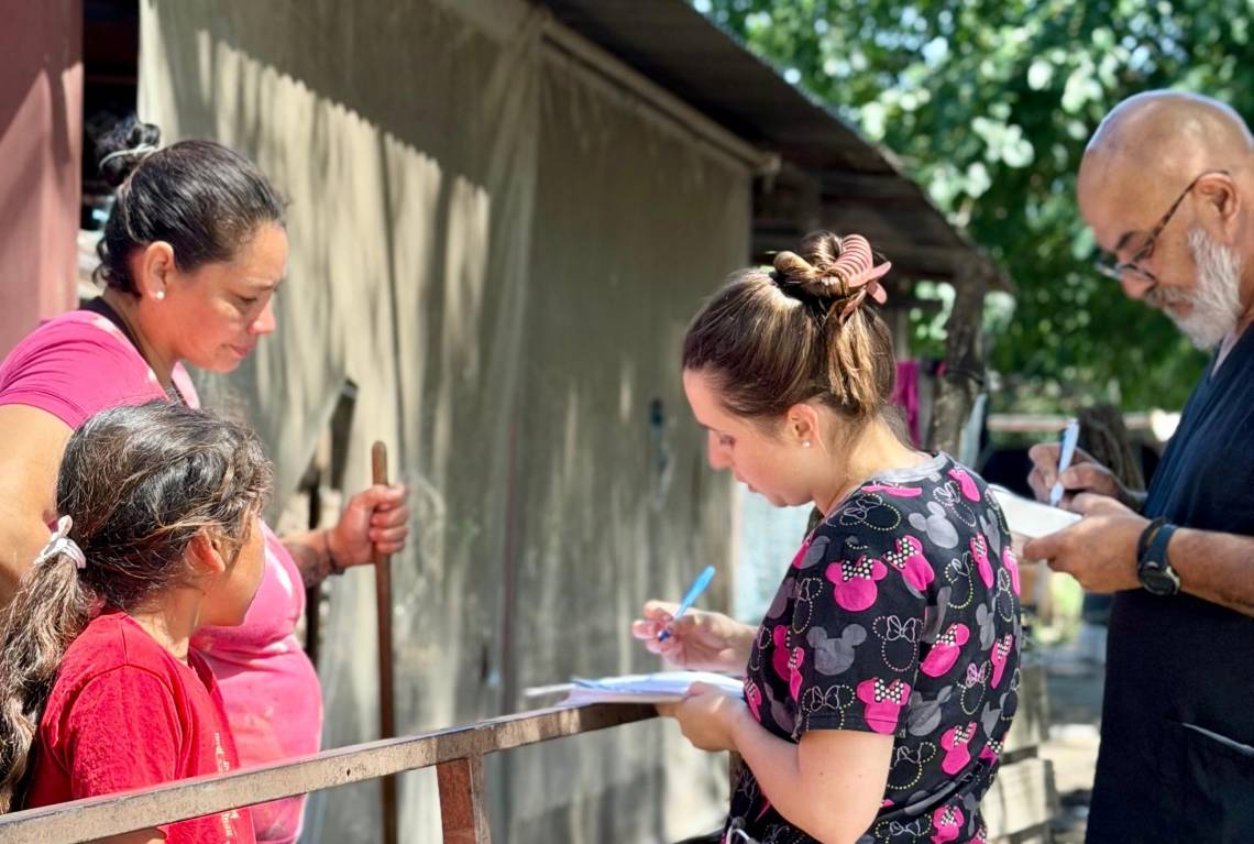 Servicios de salud, trámites y promoción alimentaria en Costa Azul