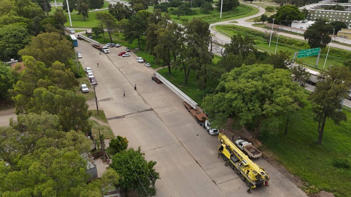 Nuevo puente: llegaron las tres primeras vigas longitudinales