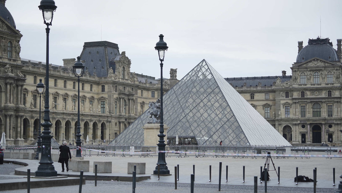 Una fuga de agua en el Louvre dañó unos 400 libros de valor histórico