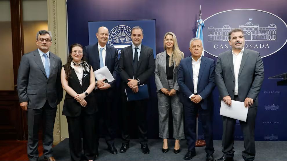 Sin presencia sindical, el Gobierno presentó las conclusiones finales del Consejo de Mayo