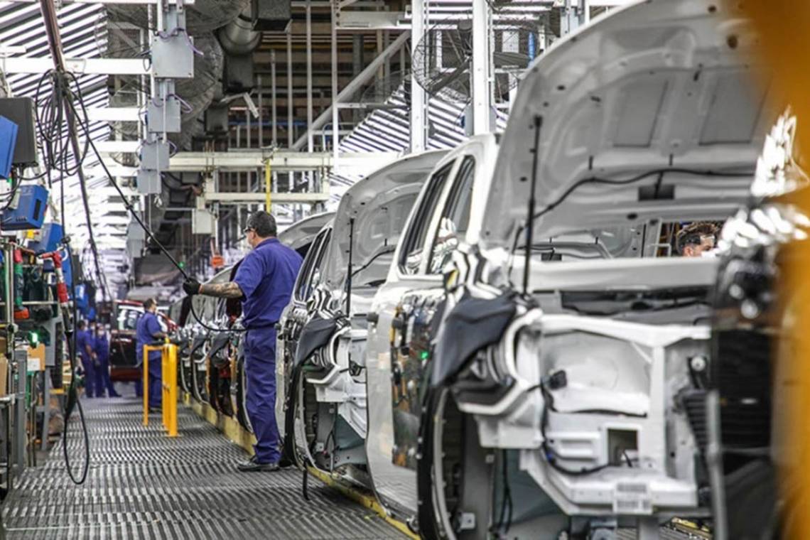 General Motors seguirá con producción intermitente en el sur provincial y suspensiones parciales