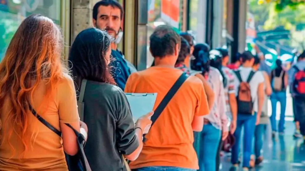La desocupación aumentó al 7,5% en el cierre de 2025 y golpea con fuerza a los jóvenes