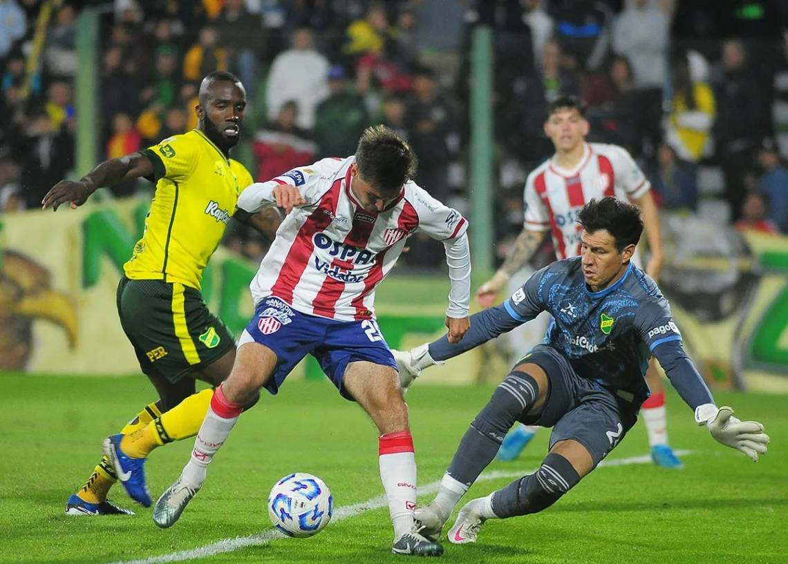 Unión visita a Defensa y Justicia para seguir encumbrado