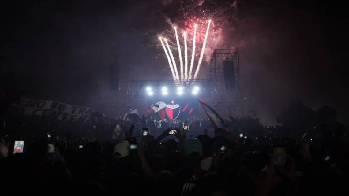 Colón celebró sus 121 años con una multitudinaria caravana y fiesta