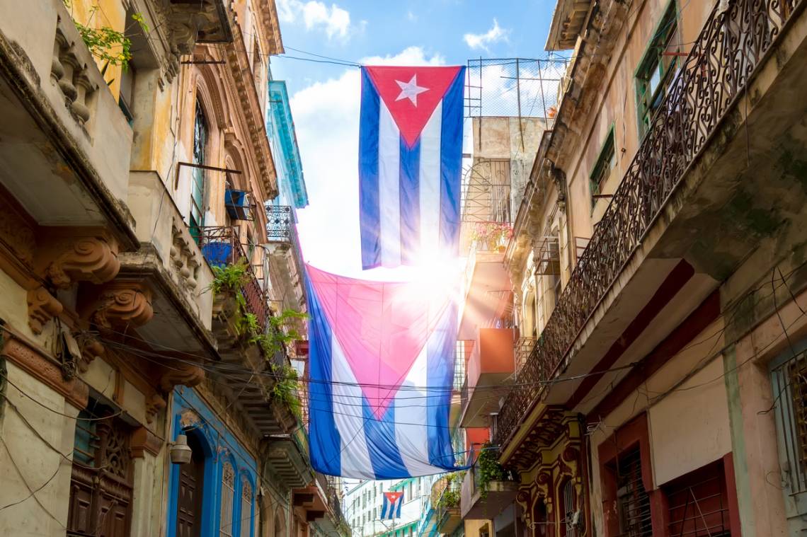 Pintorescas y coloridas calles de La Habana Vieja en el centro histórico de La Habana Vieja. (Crédito: Elijah-Lovkoff)