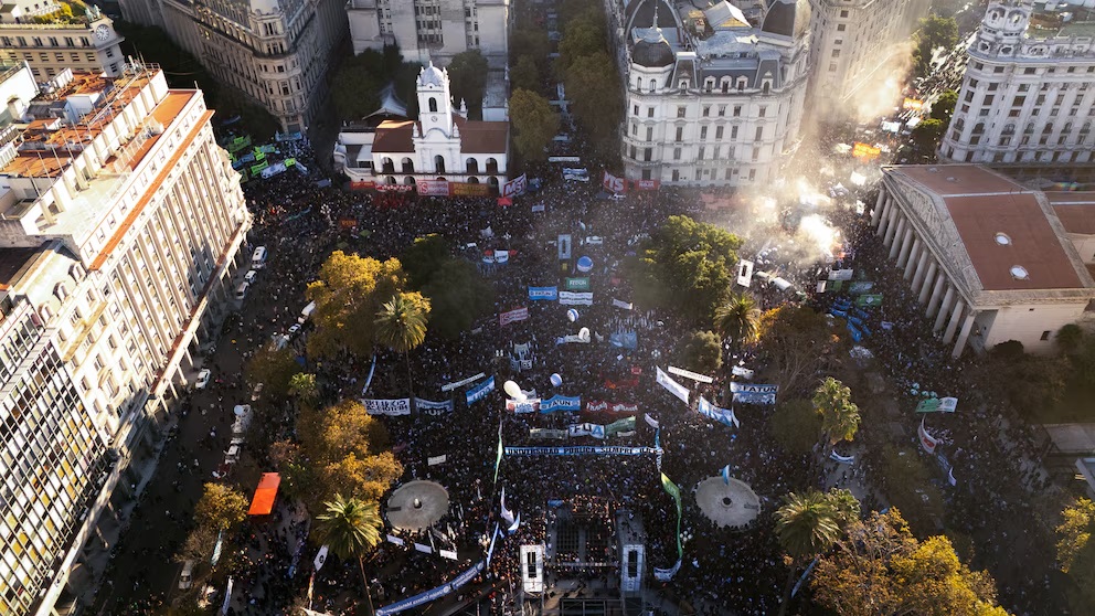 Multitudinario reclamo de la comunidad universitaria para que 