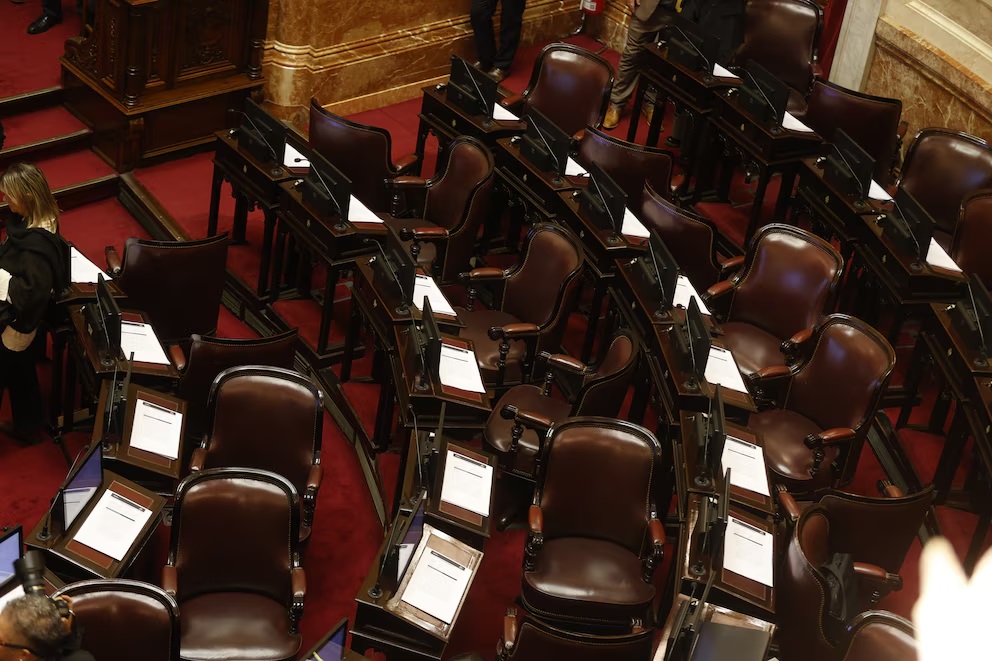 El oficialismo dejó sin quórum la sesión en el Senado y evitó el avance de la interpelación a Adorni