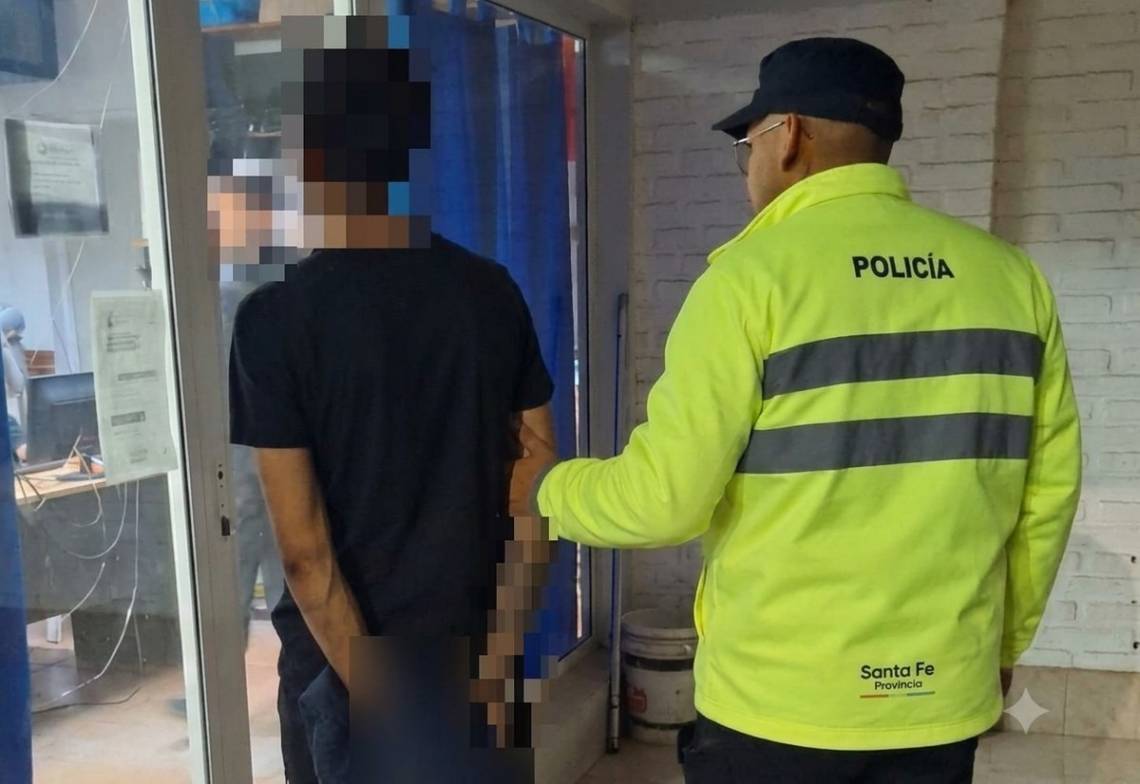 Detuvieron a un joven que robó cables y dejó sin luz un puesto policial en la Autopista Santa Fe-Rosario