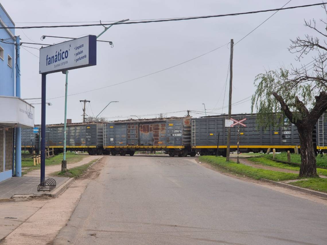 Descarriló un tren de cargas y complica el tránsito en el noroeste de la ciudad
