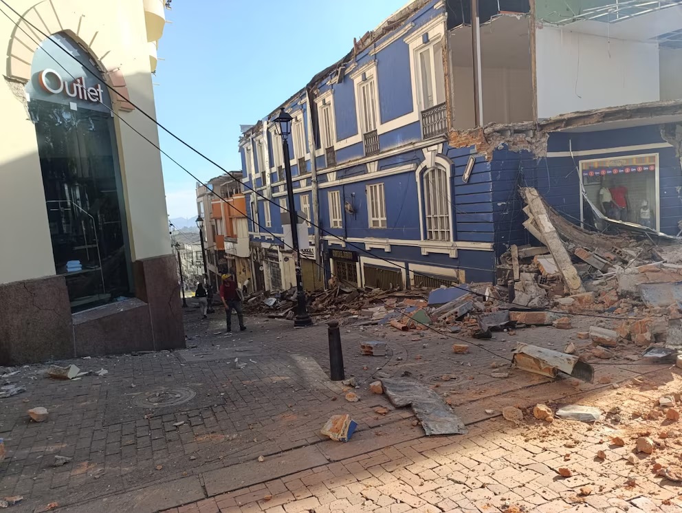 Fuerte sismo de 7,4 sacudió Colombia y dejó graves daños en varias ciudades
