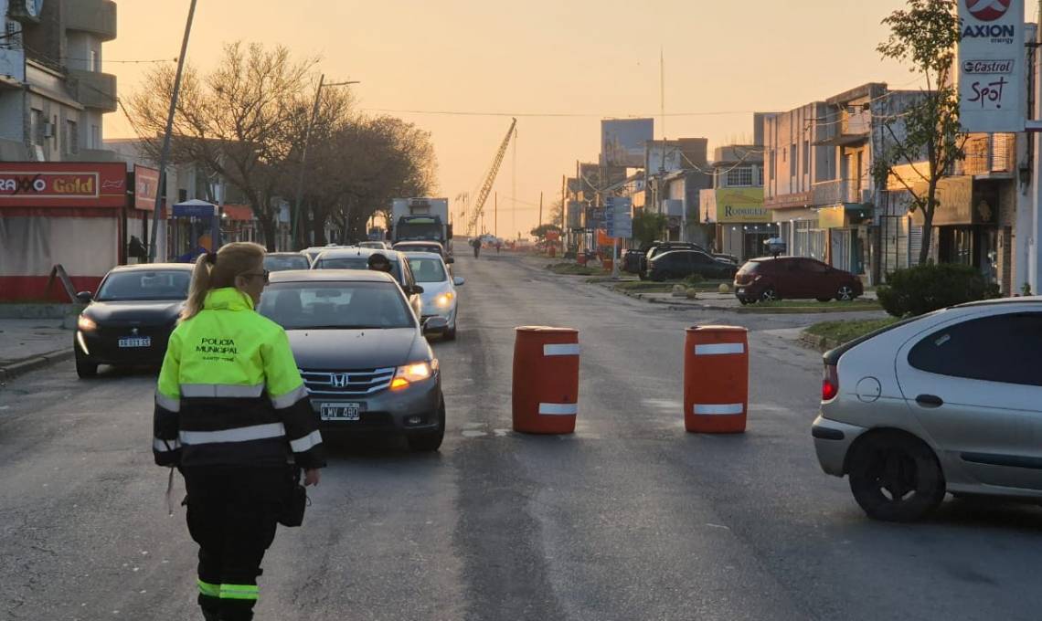 Ya rigen los desvíos en 7 de Marzo y Mitre concentra el tránsito hacia el Puente Carretero