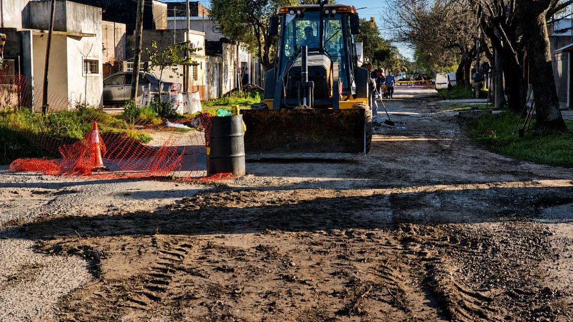El Municipio inició trabajos de reparación en calle Azcuénaga tras los reiterados reclamos por su deterioro