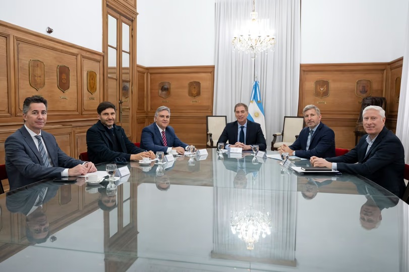 El jefe de Gabinete, Santilli, reunido con distintos gobernadores provinciales.