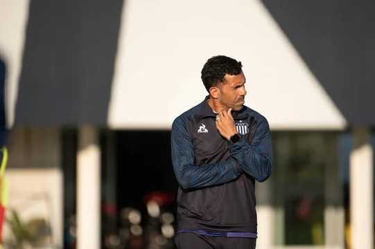 Tevez fue presentado como entrenador de Talleres y aseguró que “estaba esperando algo que me movilice”
