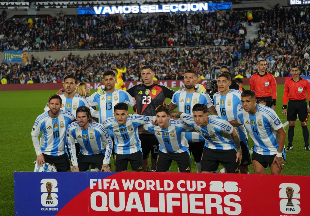 Argentina sigue en la cima del ranking FIFA y se acerca a un récord histórico