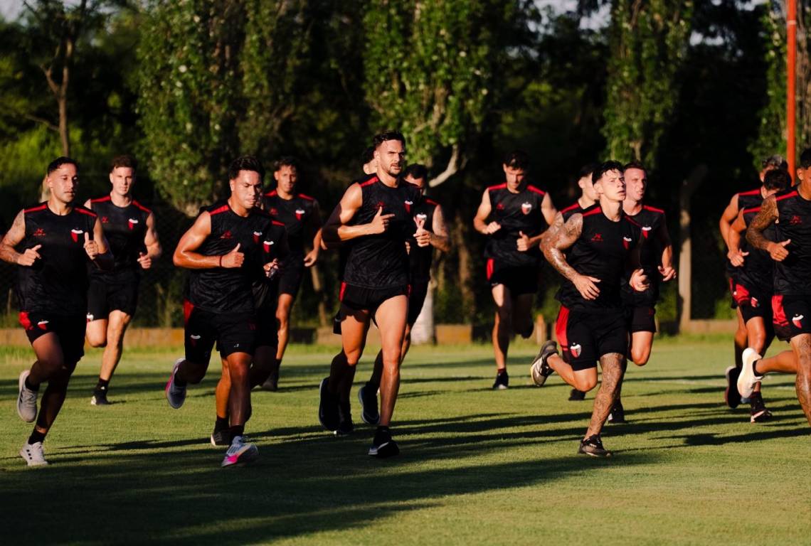 Arranca una nueva ilusión: Colón inicia en casa el sueño de la vuelta a Primera