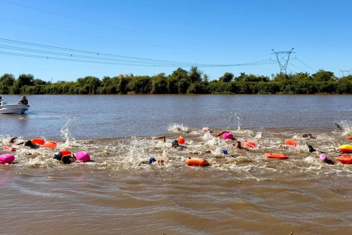 Se realizó la Maratón Acuática Río Salado con cerca de 100 participantes