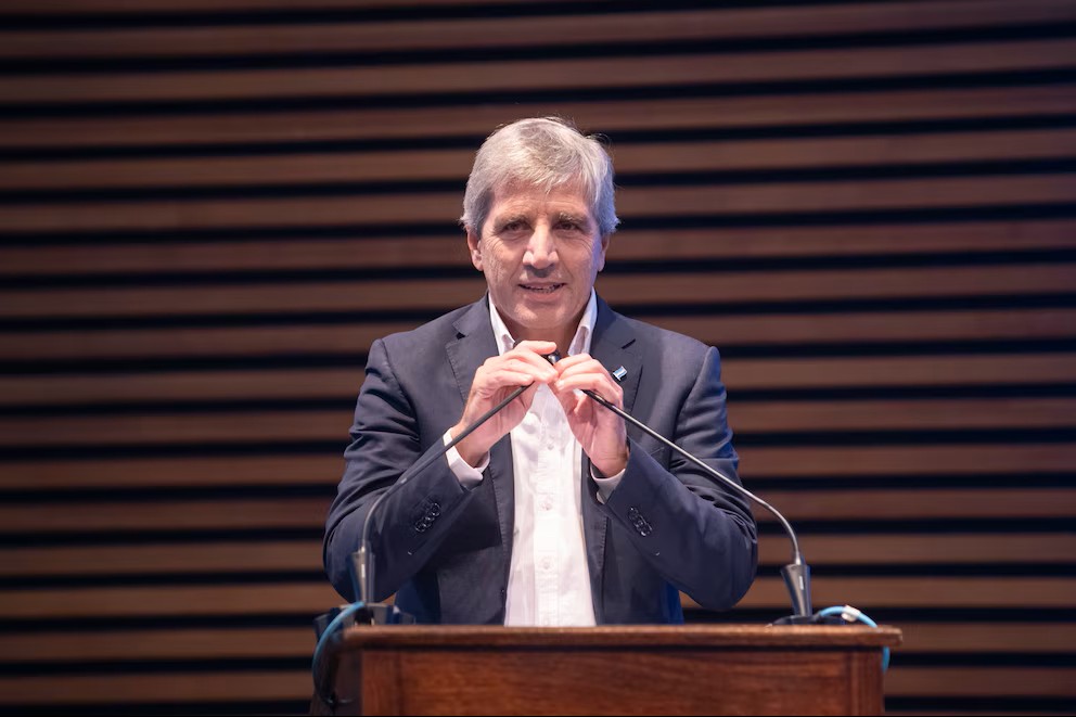Caputo defendió el rumbo económico: “El cambio es inexorable, no hay marcha atrás”