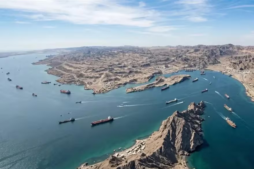 Tensión global: Irán volvió a cerrar el estrecho de Ormuz, ruta clave del petróleo