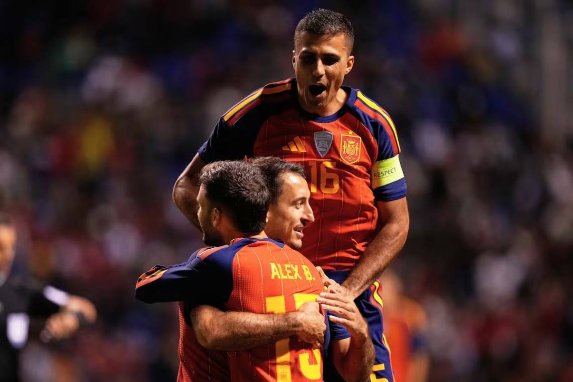España cerró su preparación para el Mundial con un triunfo ante Perú