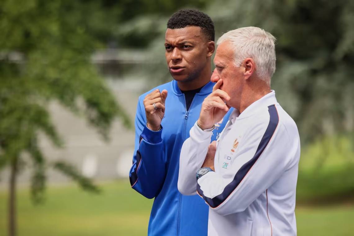 Deschamps salió a respaldar a Mbappé: “Somos más fuertes con él”