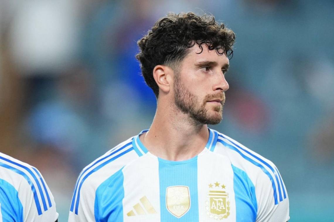 Marcos Senesi se suma a la Selección Argentina tras la baja de Leonardo Balerdi