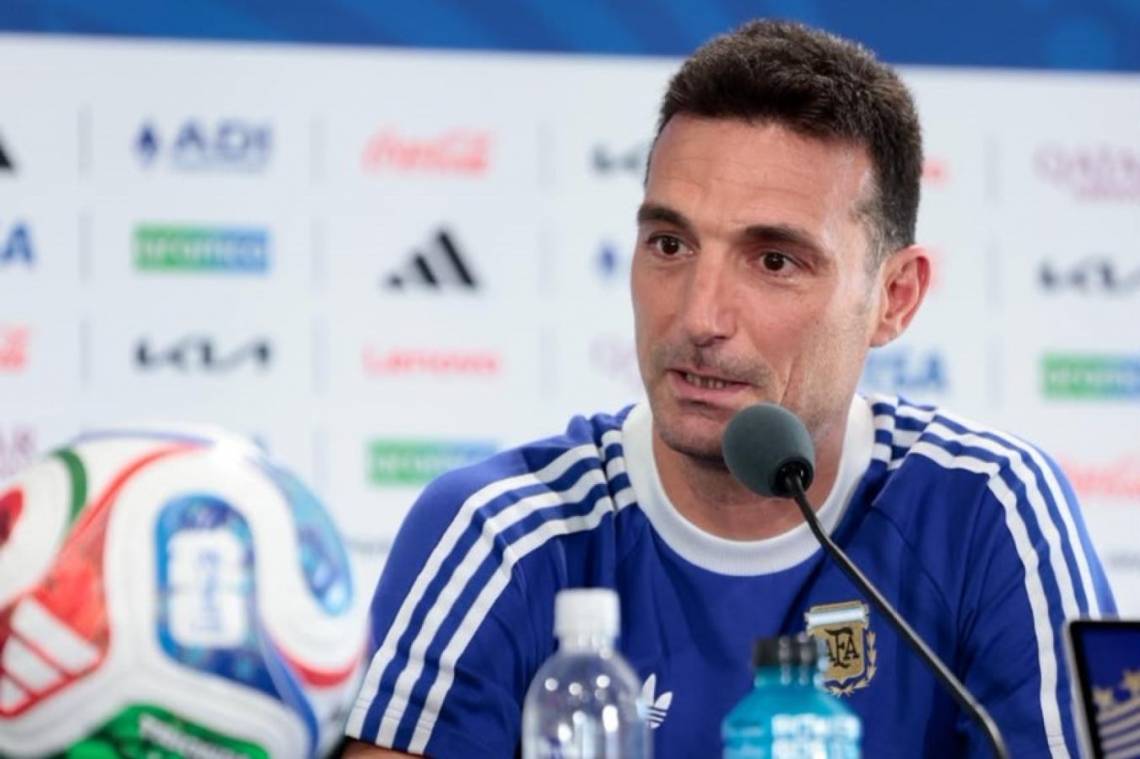 Scaloni confirmó que Dibu Martínez está disponible para el debut ante Argelia