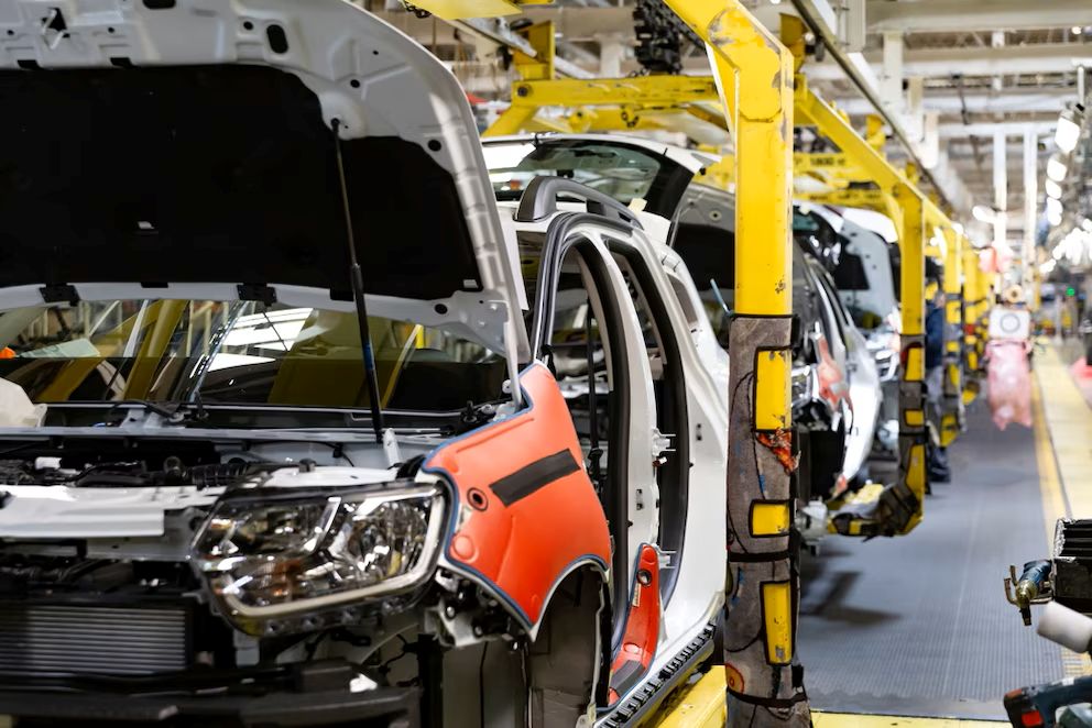 La producción industrial volvió a caer y casi el 40% de las actividades sigue en retroceso