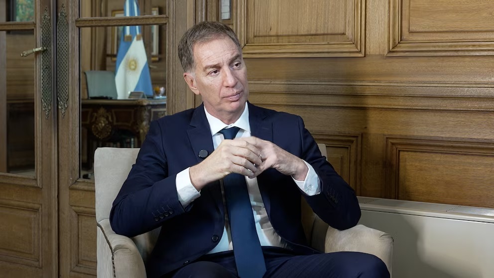 Santilli cruzó a Villarruel y pidió