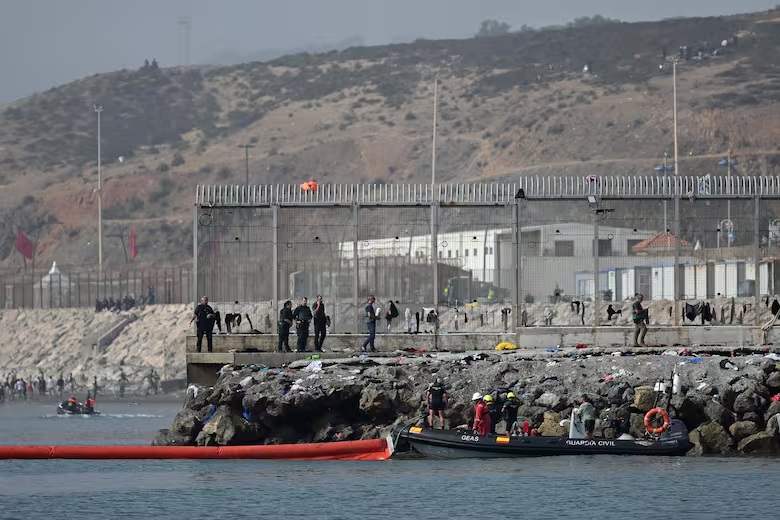 Crisis en Ceuta: España instaló una nueva barrera fronteriza y ascienden a 67 los muertos