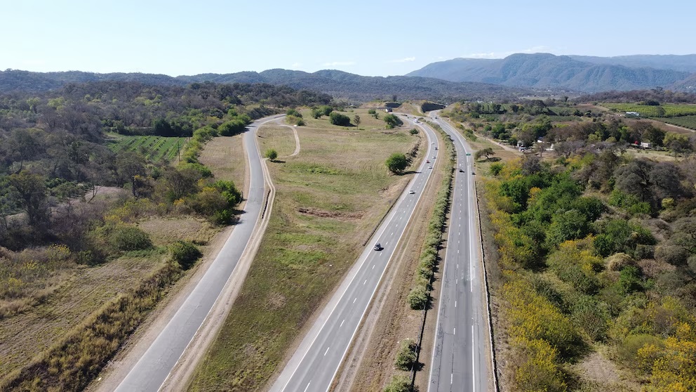 El Gobierno adjudicó ocho tramos de rutas nacionales por 20 años: cuáles son y qué provincias atraviesan