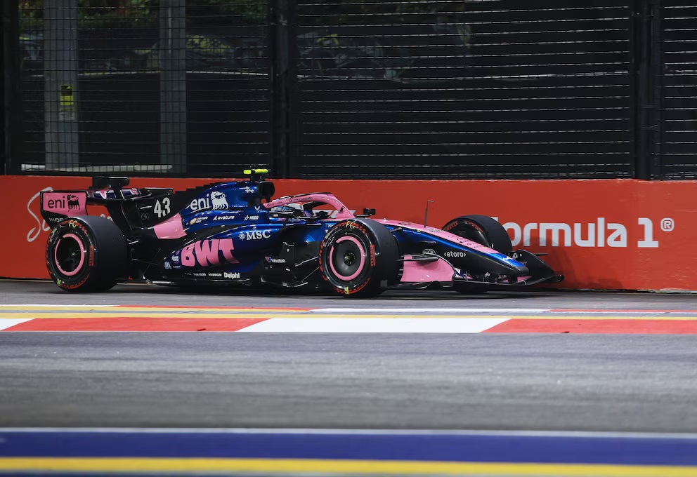 Colapinto abandonó en Singapur por una falla en su Alpine y Verstappen volvió a ganar