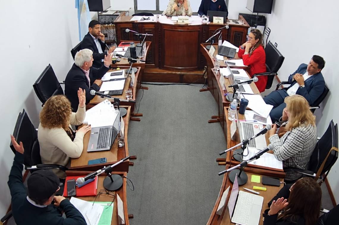 El Concejo dio luz verde al inicio del proceso de traspaso del agua y las cloacas a ASSA