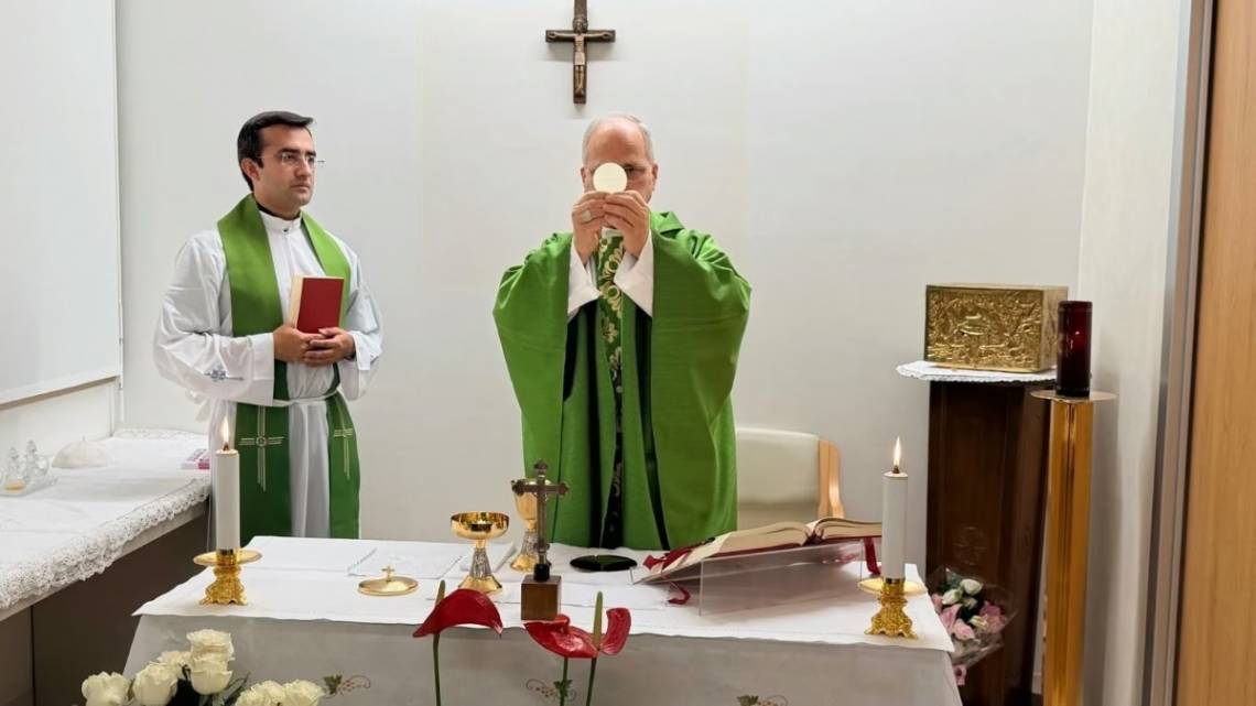 El papa León XIV continúa su recuperación y encabezó una misa desde el hospital