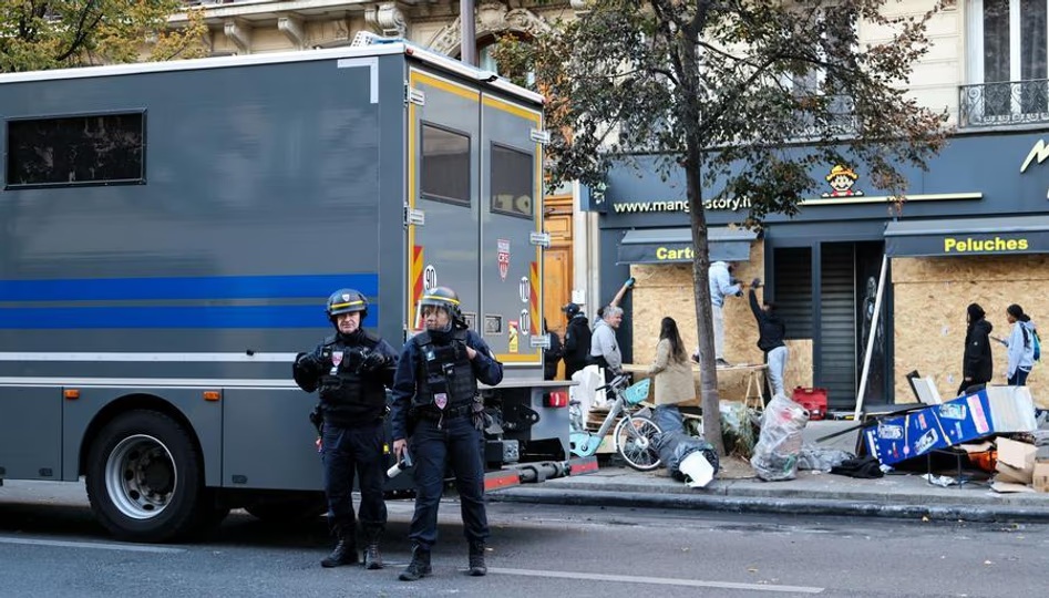 Francia aplicó toques de queda en varias ciudades tras las violentas protestas del fin de semana