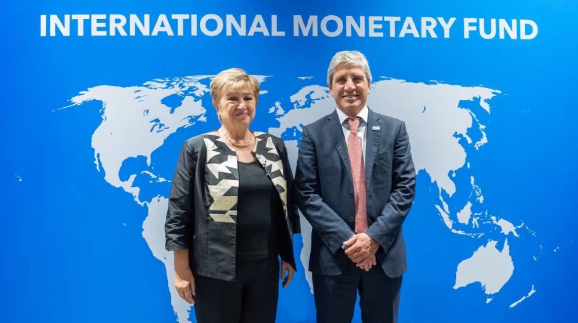 El FMI dio luz verde a la revisión técnica y Argentina espera US$870 millones