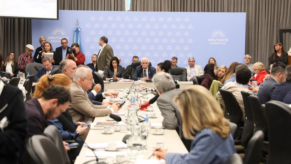 El oficialismo en Diputados cedió cambios y logró dictamen para el proyecto sobre Malvinas