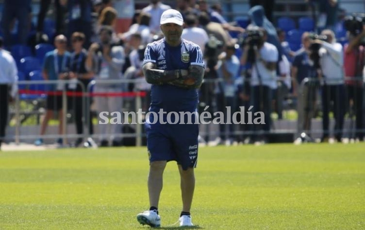 Sampaoli evalúa cambio de nombres y esquema