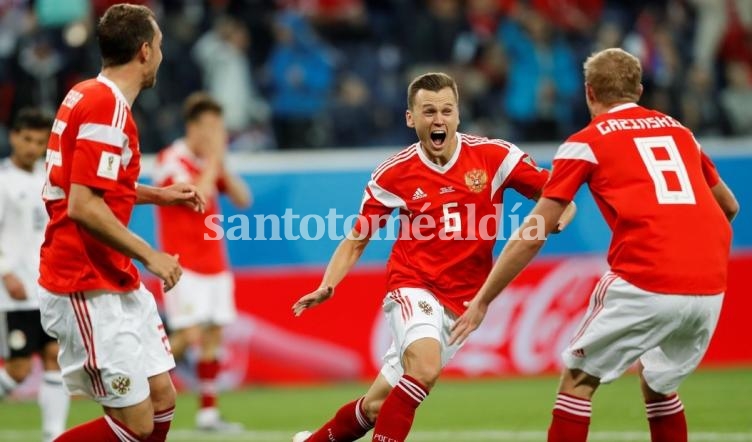 Rusia ya puso un pie en octavos de final