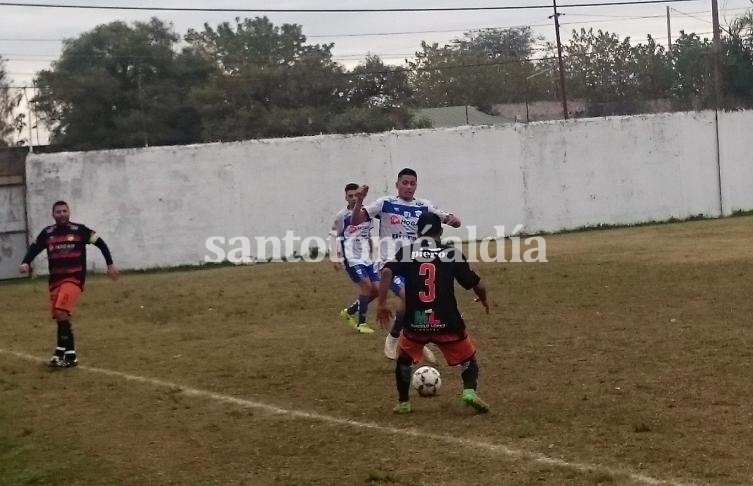 Atenas derrotó 3-1 a Las Flores.