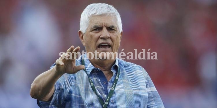 Renunció Comesaña y Colón busca técnico