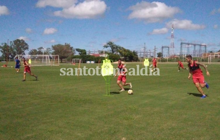 Unión, en casa y pensando en River