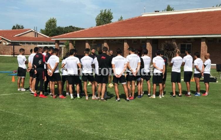 Lavallén define el equipo para recibir a Municipal