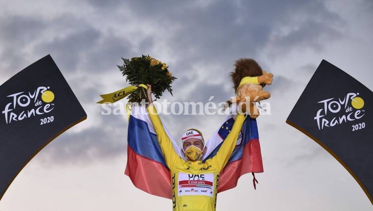 Pogacar, en el podio del Tour de France (AFP)