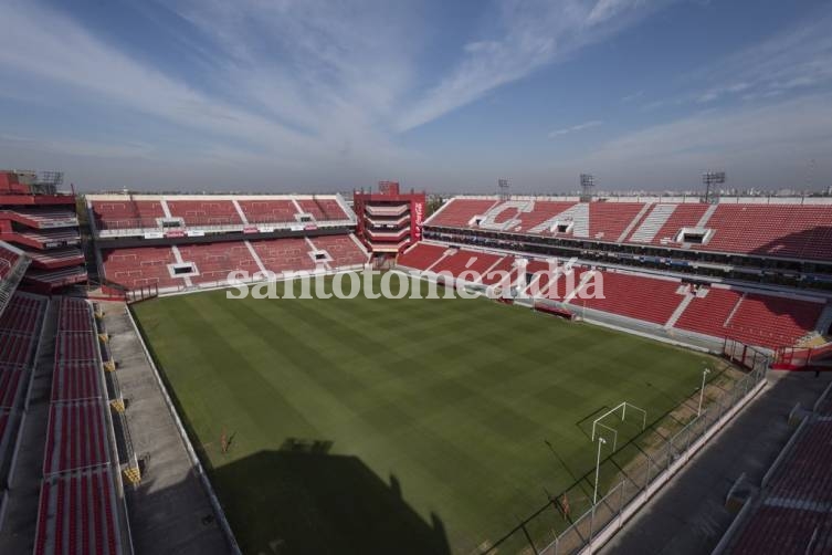 Colón visita a Independiente en el estadio Libertadores de América