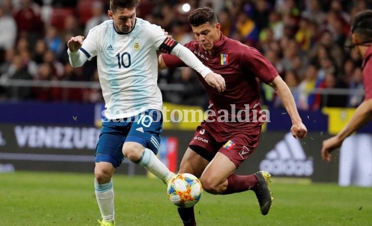 Argentina visita a Venezuela buscando una victoria que lo acerque a Brasil