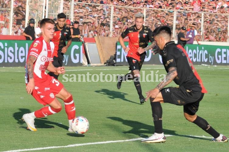 Unión venció 3 a 0 a Colón en el 15 de Abril