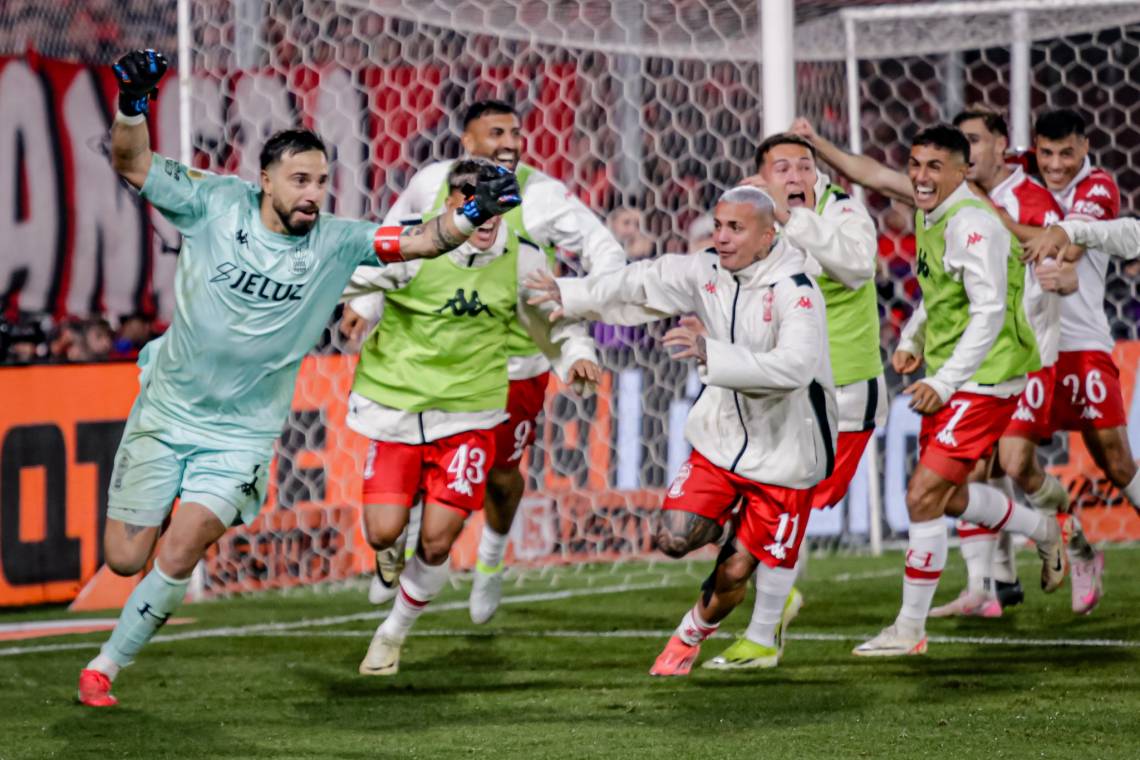 Huracán le ganó por penales a Independiente y es el primer finalista del Torneo Apertura
