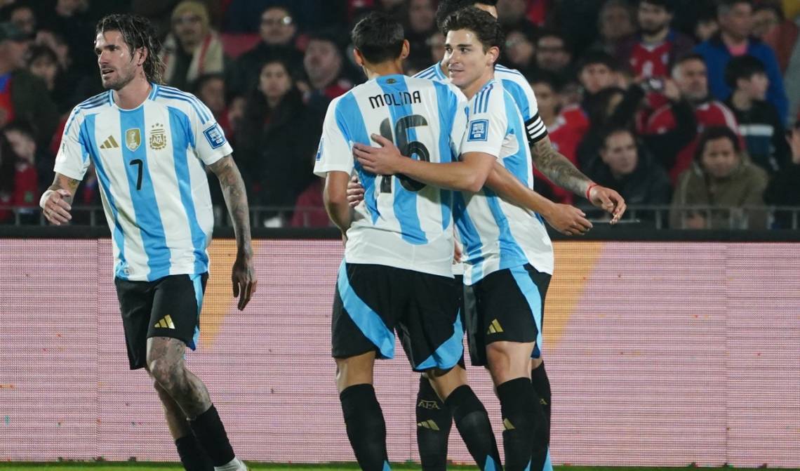 Con un golazo de Julián Álvarez, la Selección festejó en Santiago